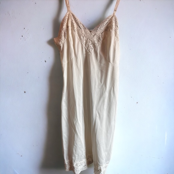 Vintage Slip / Nightgown by Gaylord , Off White ,100% Nylon Small - Picture 2 of 8